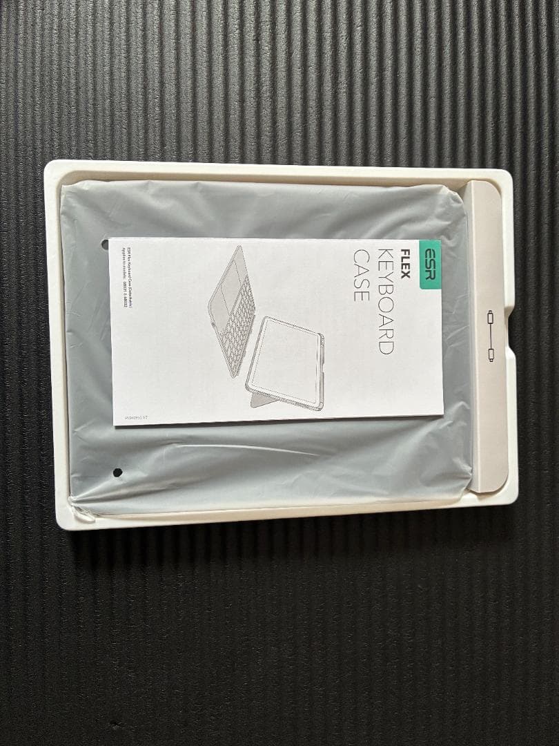 ロベルトさん専用　ESR iPad Keyboard Case グレー