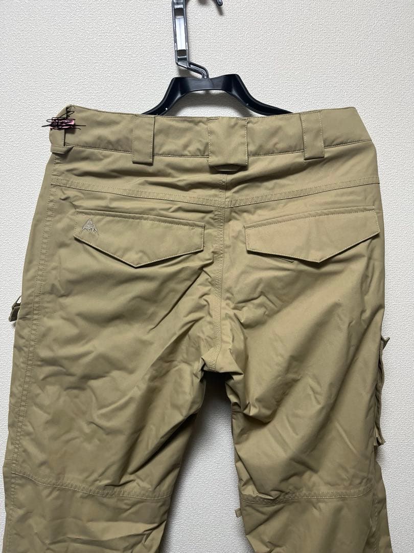 【美品】BURTON スノーボードパンツ ベージュ カーゴスタイル