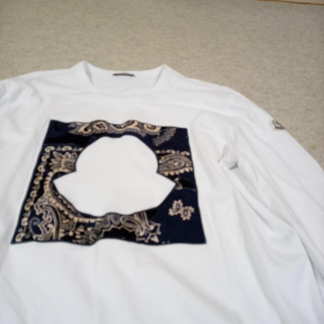 MONCLER　バンダナ柄切り抜き　ホワイトTシャツ