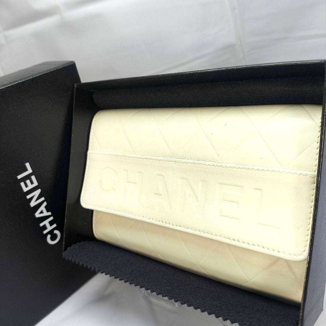 美品 シャネル 二つ折り 財布 カーフレザー ホワイト CHANEL