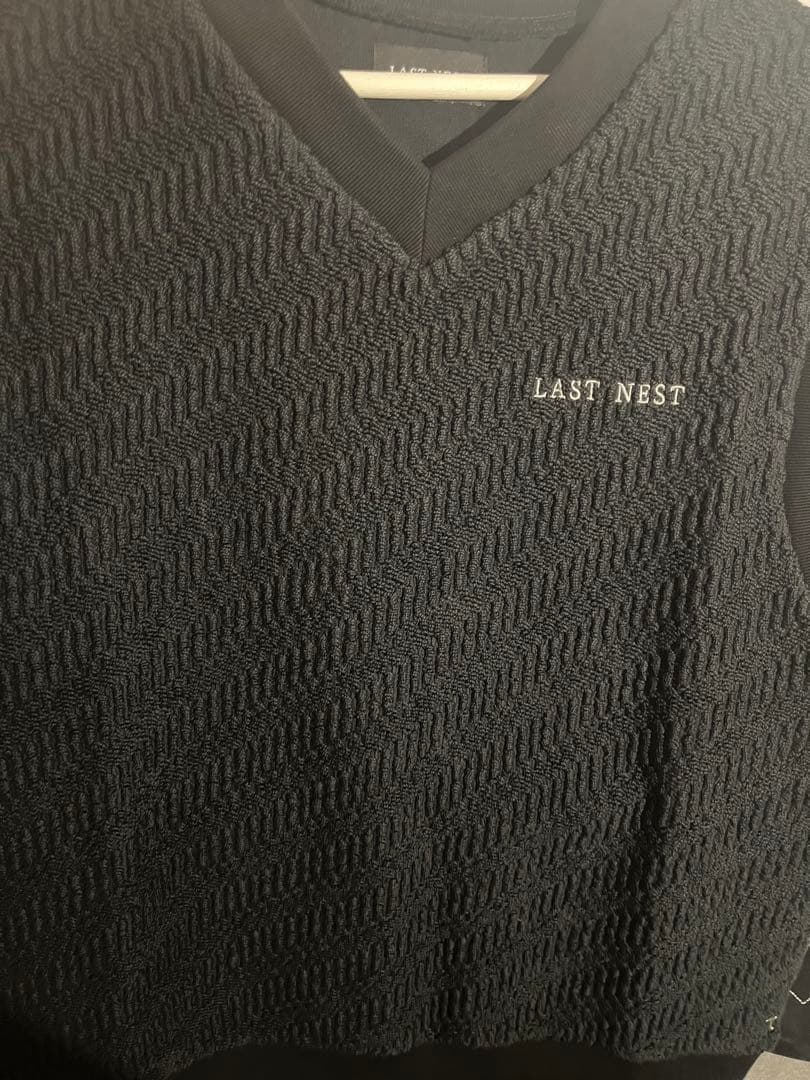 トップス Last nest LOGO EMB KNIT VEST / BLK