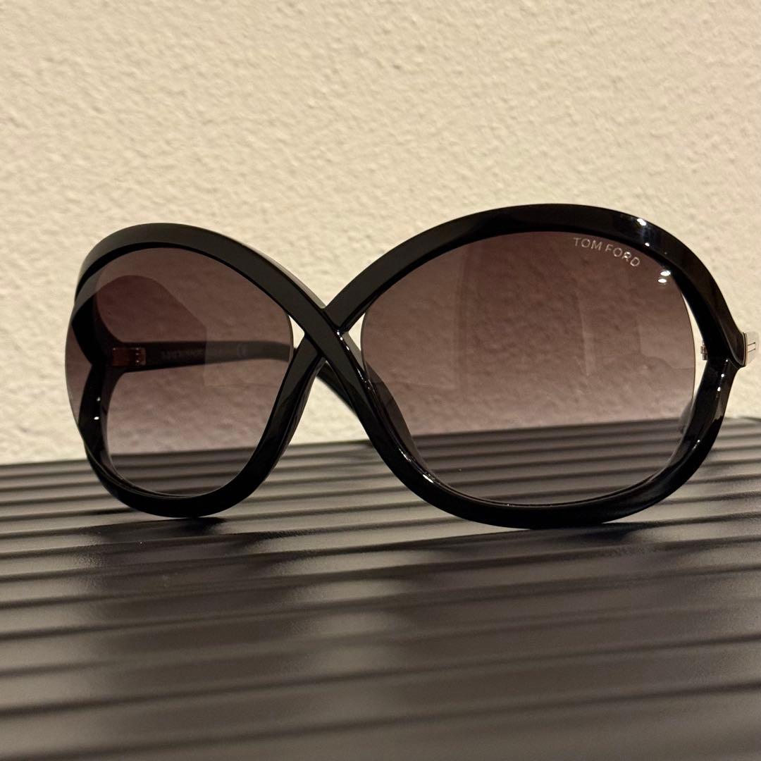 美品 TOM FORD トムフォード サングラス Sandra 黒 ユニセックス
