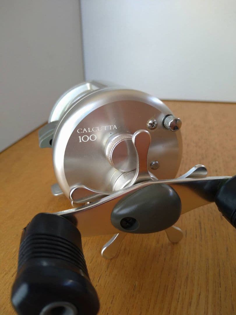 SHIMANO CALCUTTA 100 ベイトリール