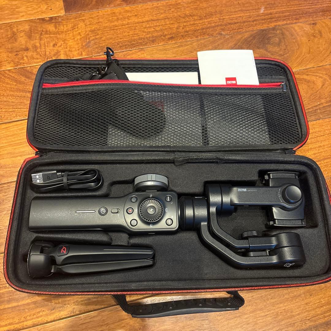 Zhiyun Smooth 4 スマホ用ジンバルスタビライザー　ケース付き