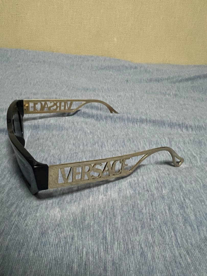最終値下げ　VERSACE サングラス　ブラック　ゴールド