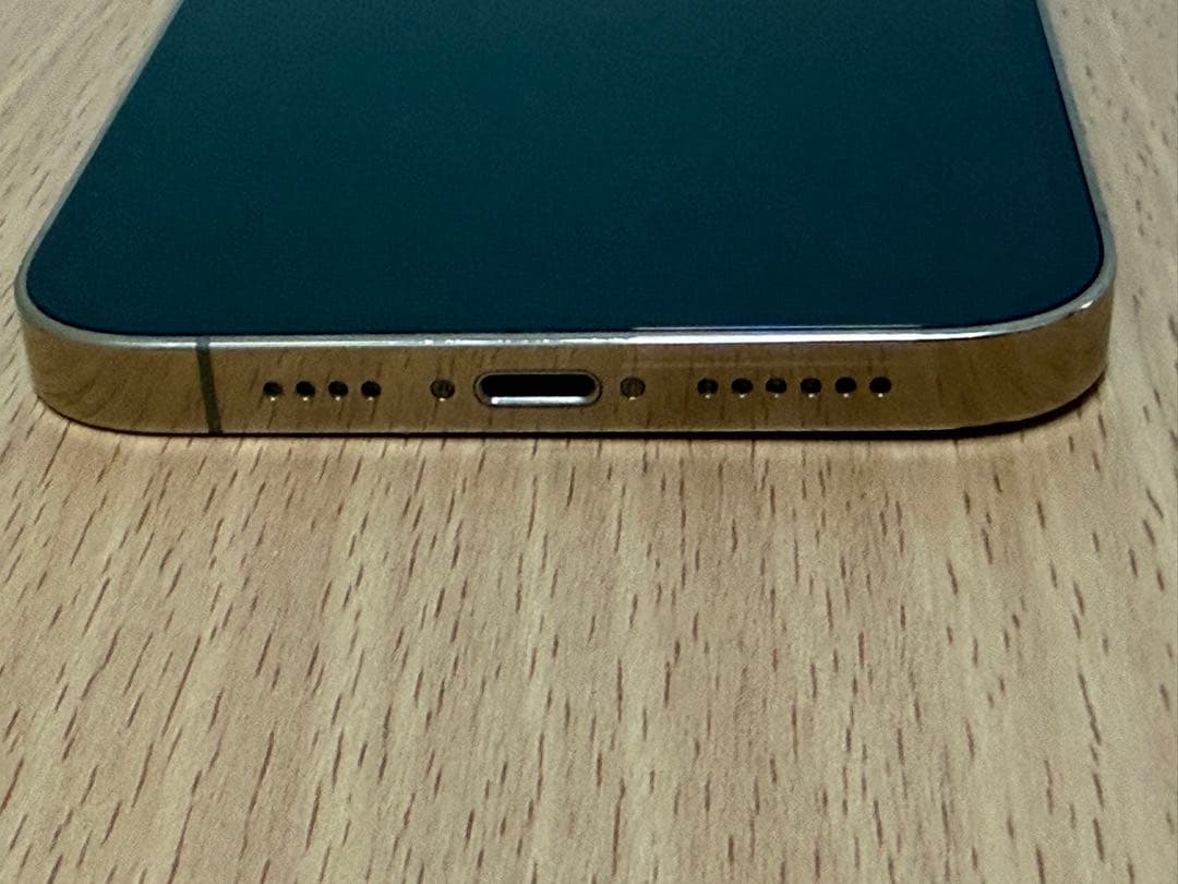 iPhone13proMAX 256GB ゴールド　型番：MLJA3J/A