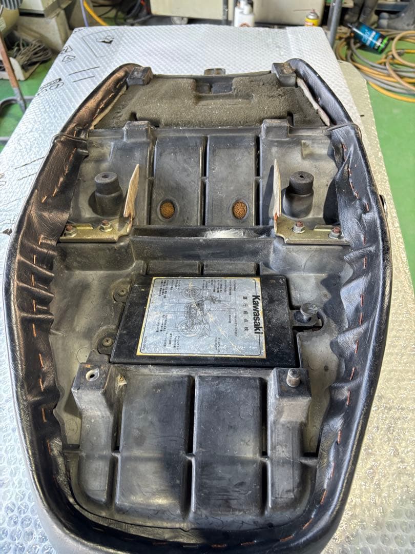 カワサキ ゼファー400 純正シート 中古