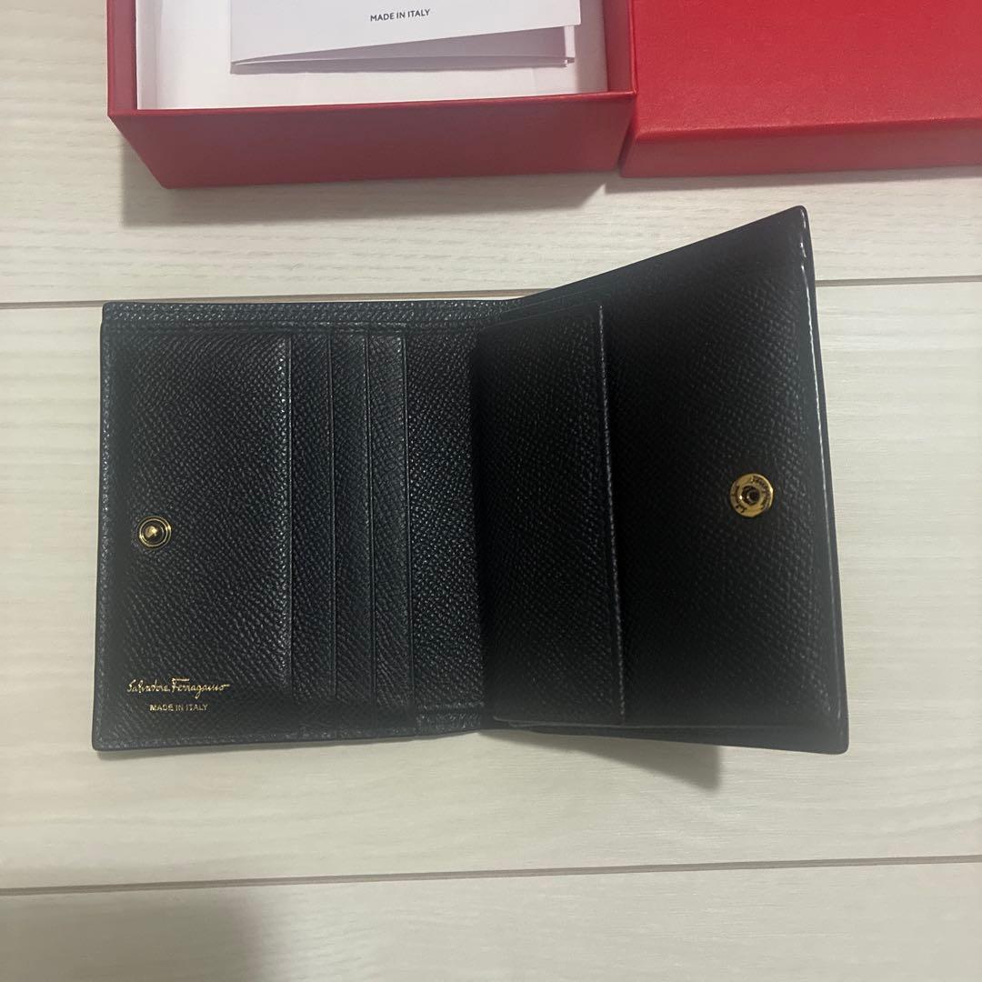 FERRAGAMO ブラック 二つ折り財布