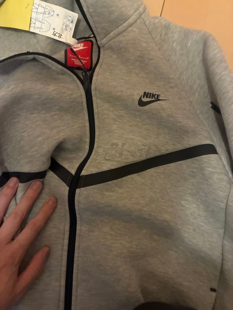 Nike グレー テックフリース　Ｌサイズ 人気モデル