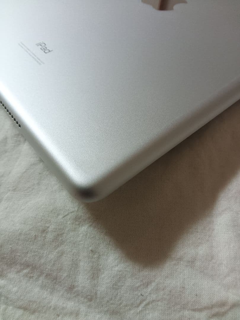 美品 iPad 第8世代 バッテリー85%