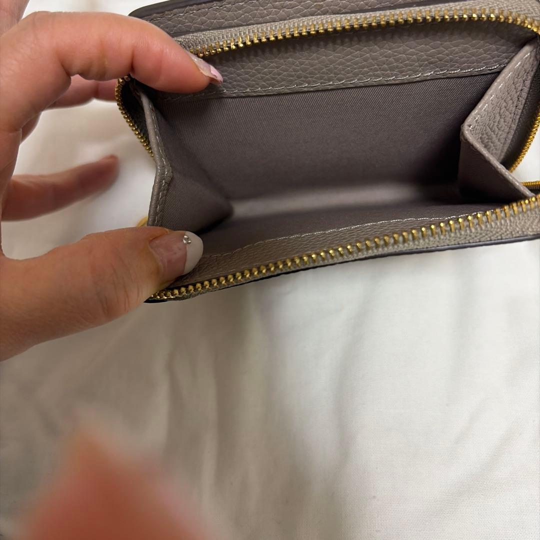 TORY BURCH(トリーバーチ)二つ折り財布-グレーベージュファスナー