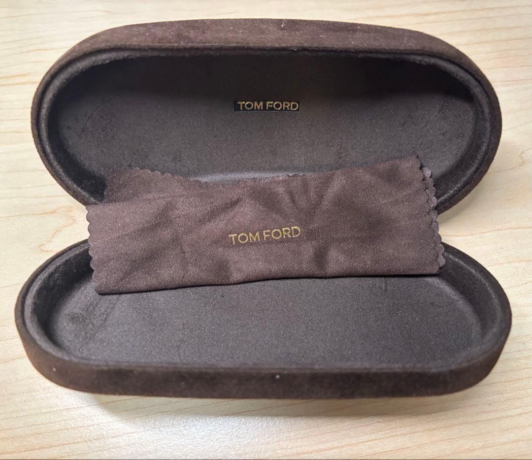 ヒ*ル様 TOM FORD ブラックフレーム サングラス トムフォード