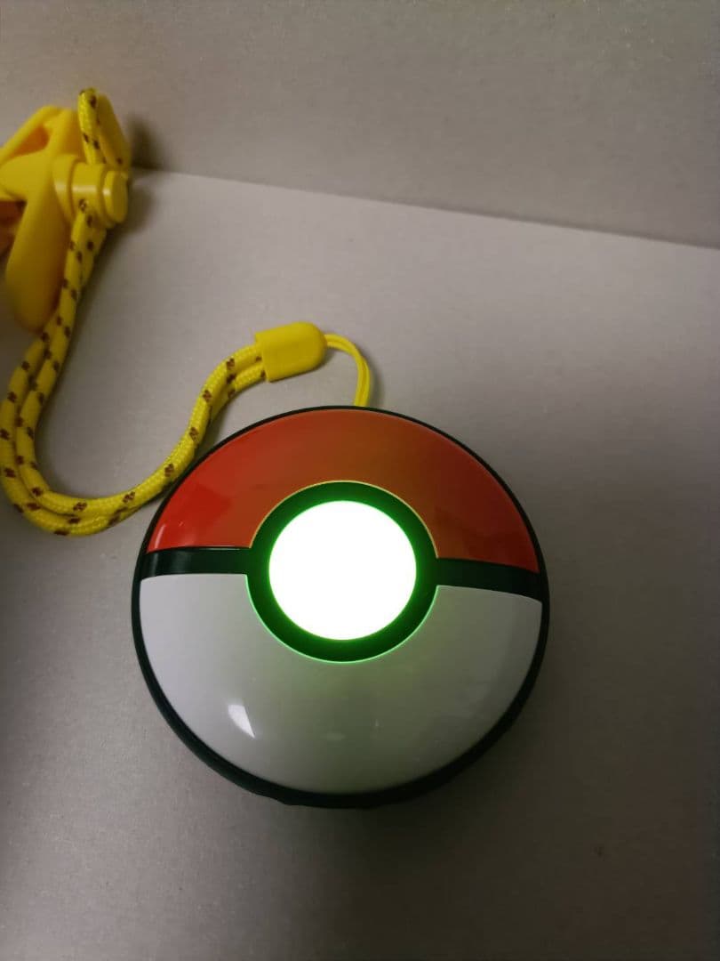 Pokémon GO Plus + (本体＋ストラップ) ※ケーブル・箱なし