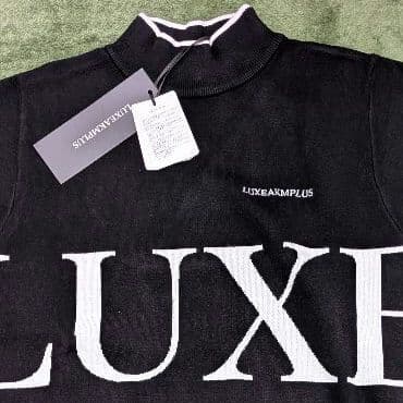 カンカンさま専用【新品】LUXEAKMPLUS ビッグロゴモックネックニット