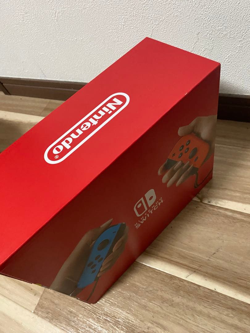新品未開封　Nintendo Switch ネオン