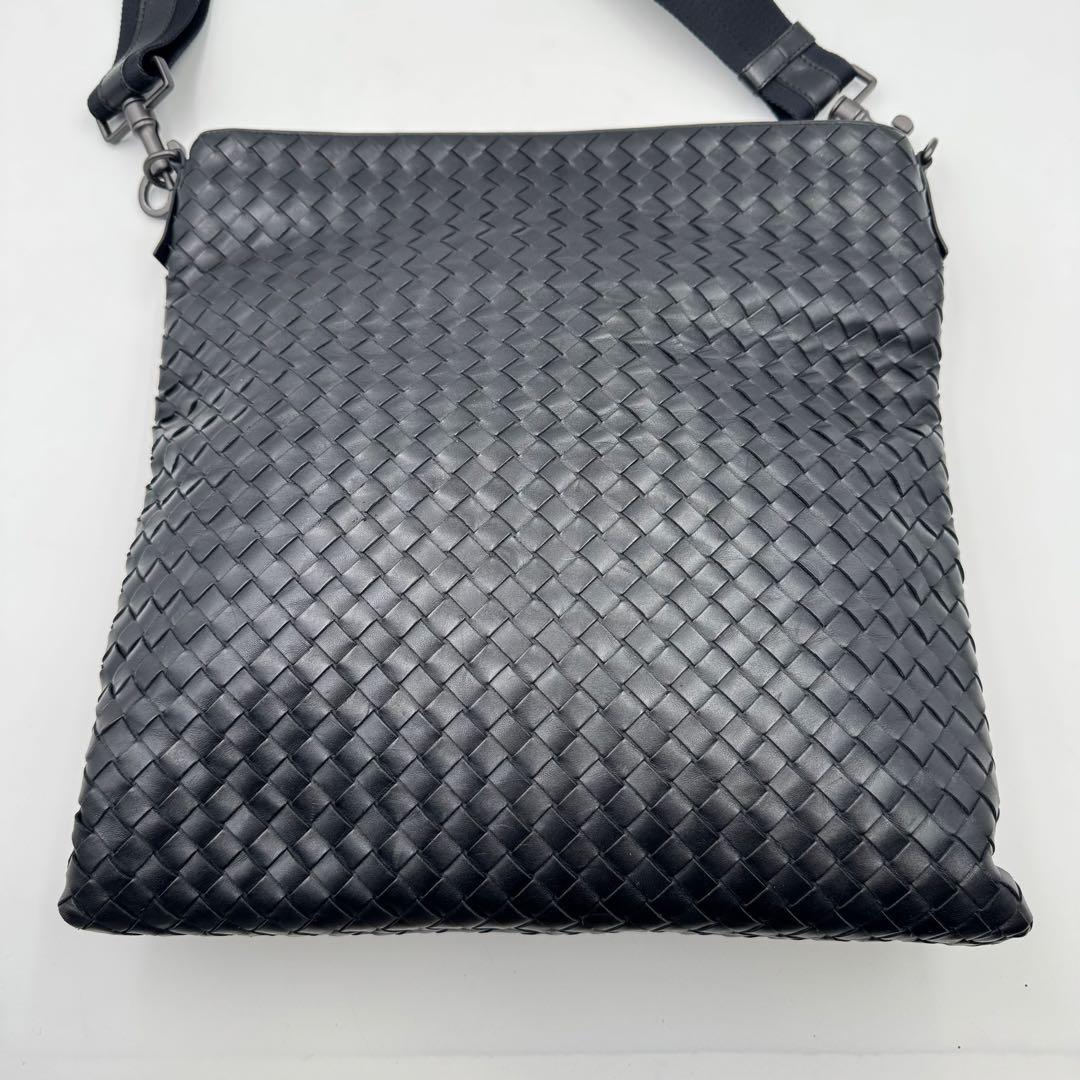 美品✨BOTTEGA VENETA ショルダーバッグ　ブラック　レザーA4収納