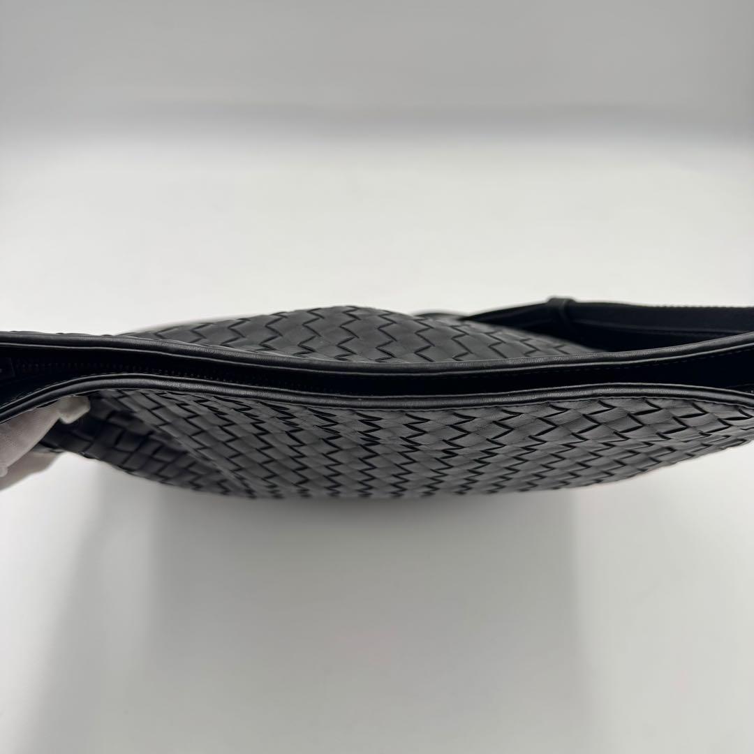 美品✨BOTTEGA VENETA ショルダーバッグ　ブラック　レザーA4収納