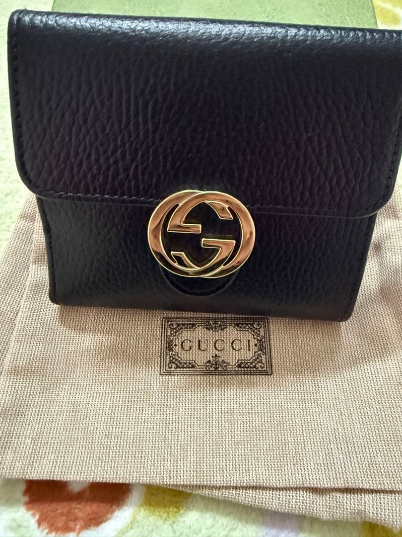 GUCCI ブラック 二つ折り財布 GGロゴ