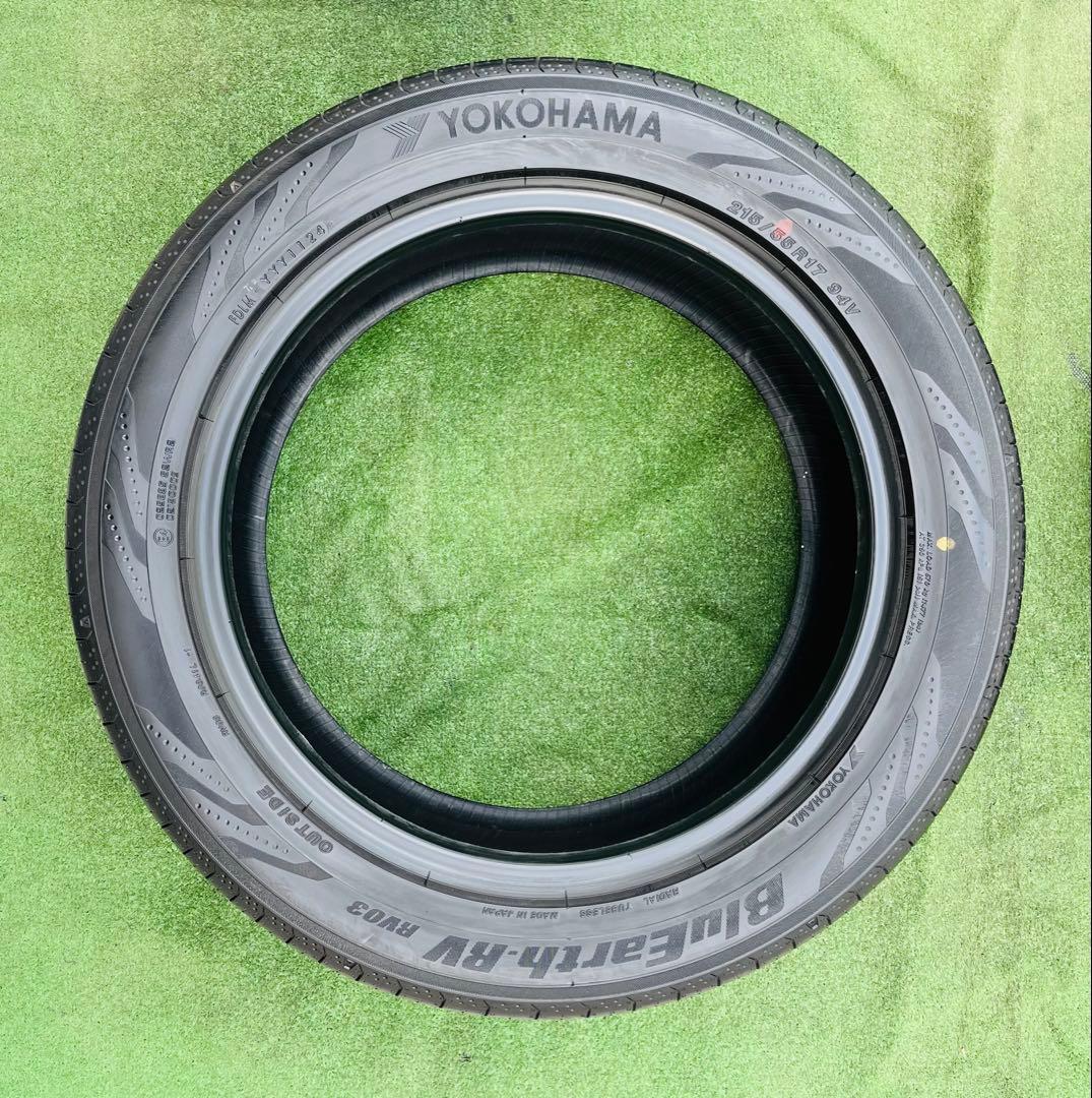215/55 R17、YOKOHAMA BluEarth-RV03、2024年