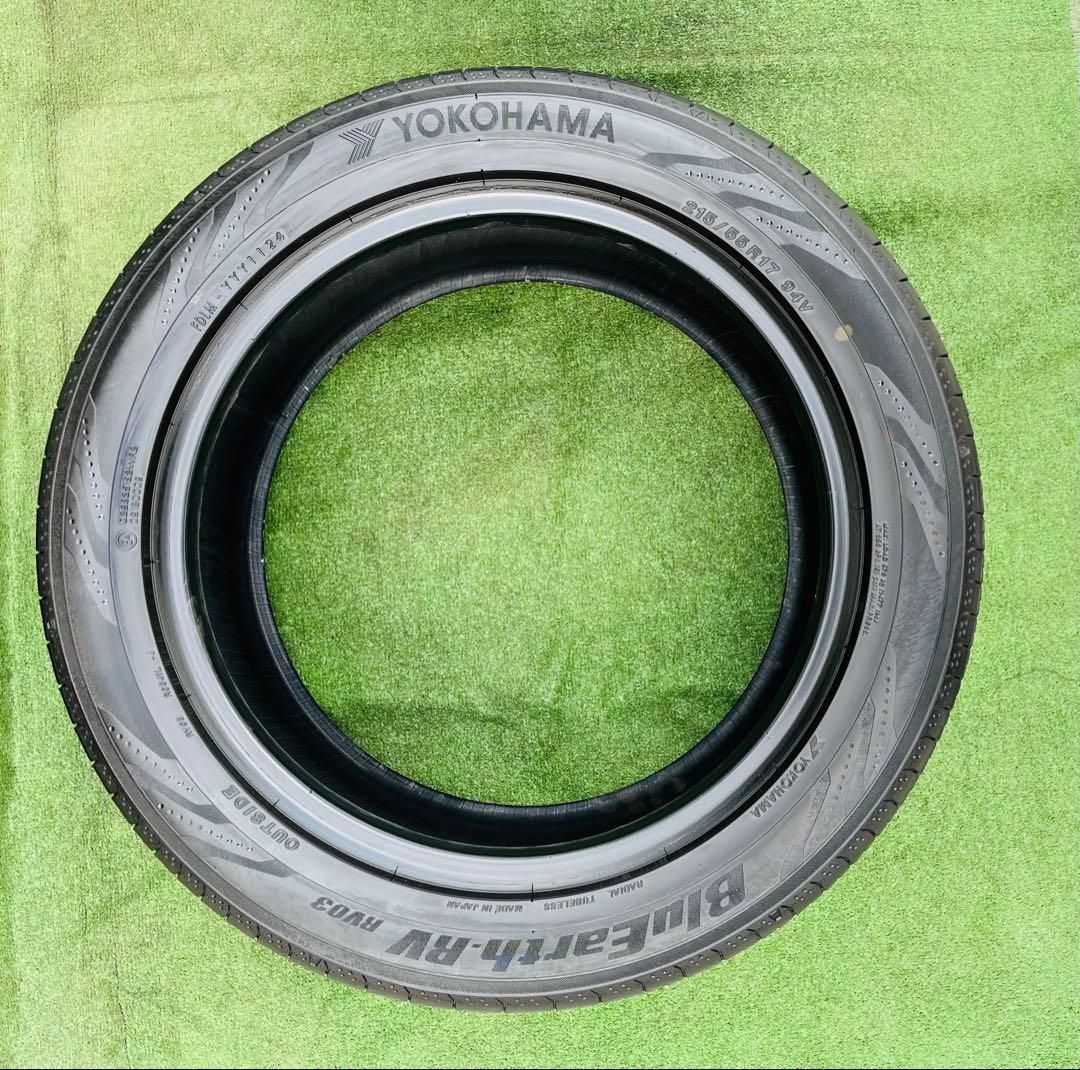 215/55 R17、YOKOHAMA BluEarth-RV03、2024年