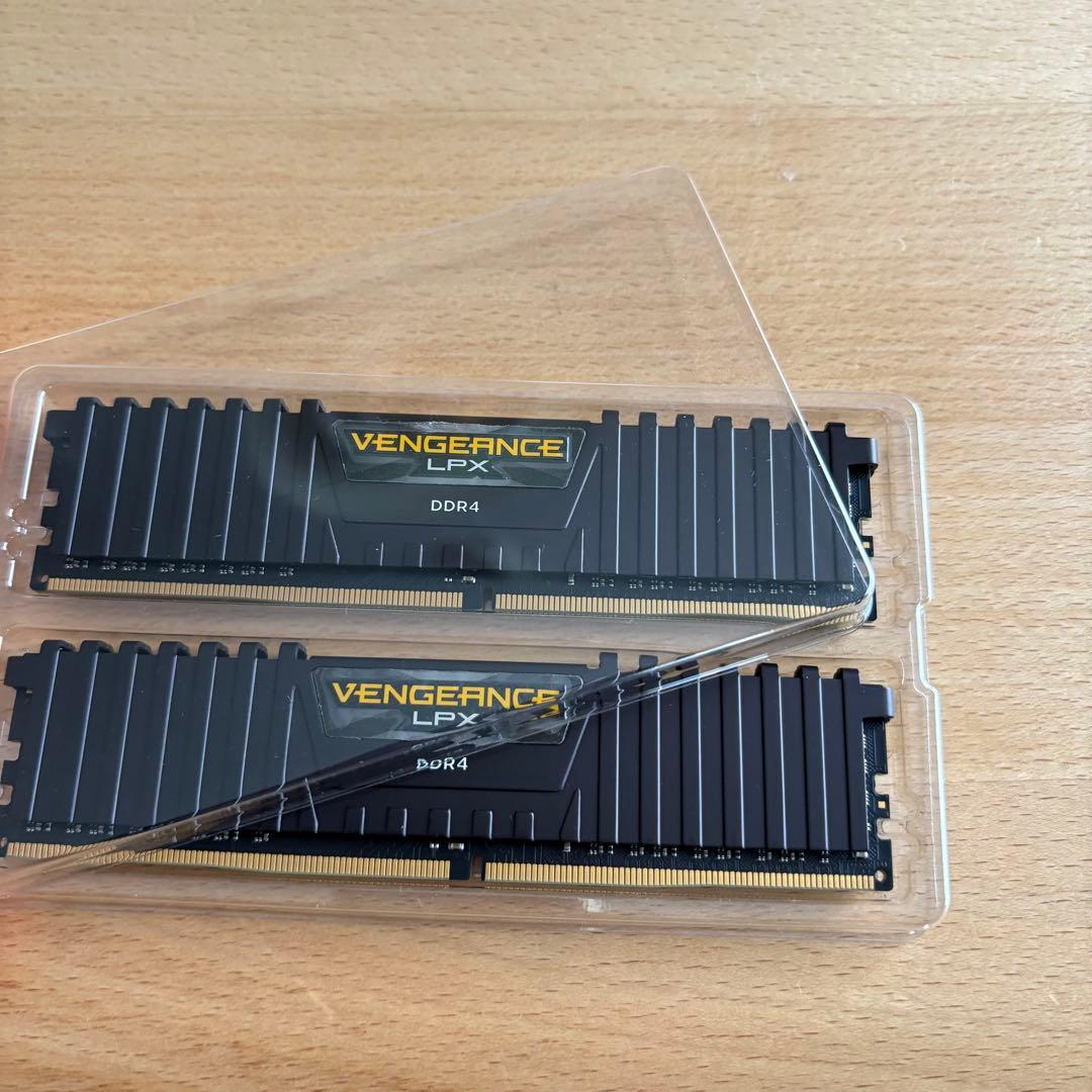 【新品】CORSAIR DDR4-2666MHz 8GBx2枚キット