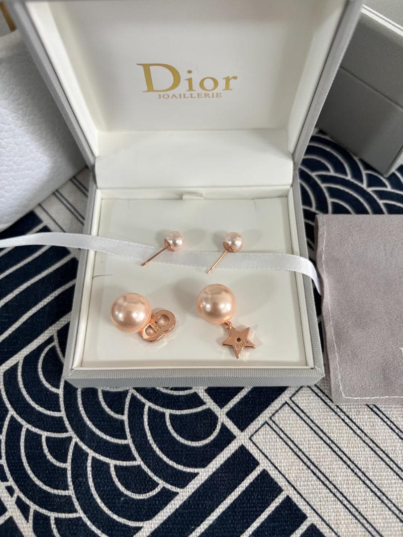 レディース DIOR ピアス ピンクパール 両耳用