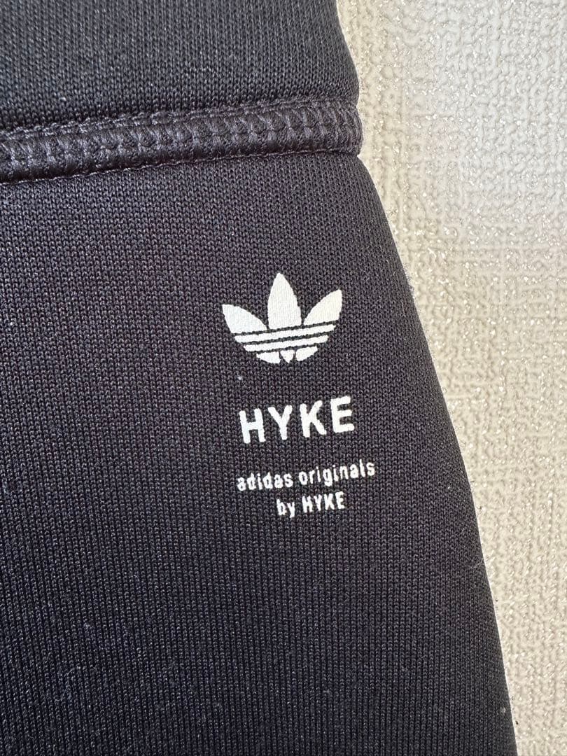 【ニケ】adidas HYKE ブラックタイトスカート