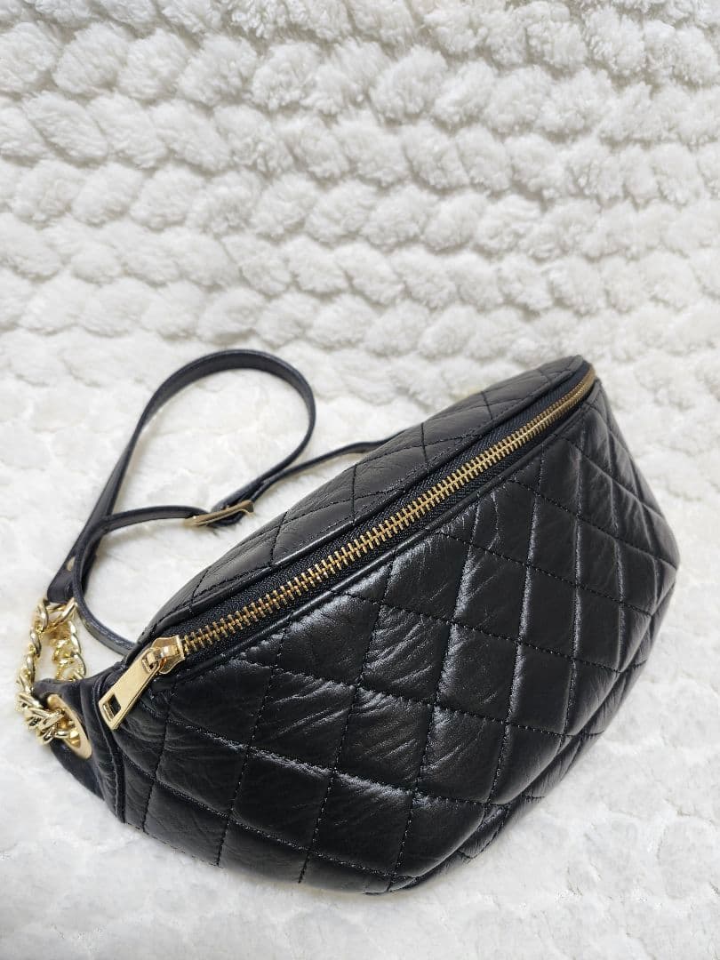 美品★AULENTTI　キルティングレザーボディバッグ チェーンショルダー