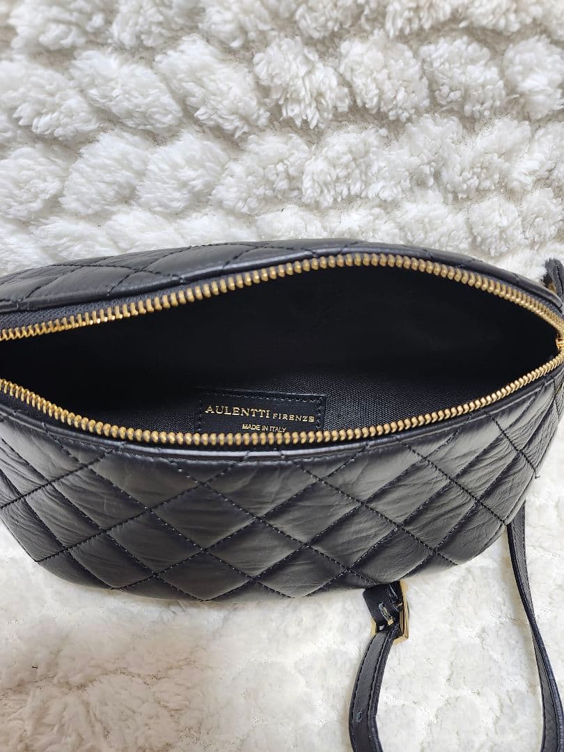 美品★AULENTTI　キルティングレザーボディバッグ チェーンショルダー