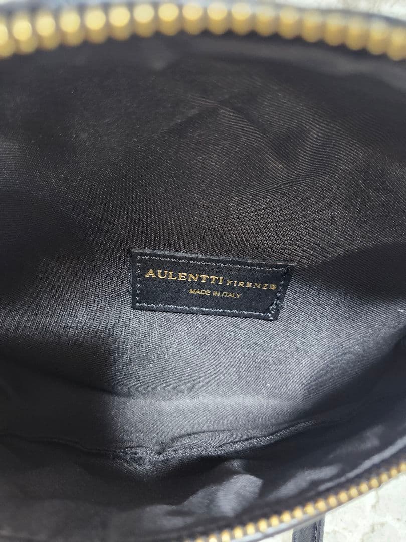 美品★AULENTTI　キルティングレザーボディバッグ チェーンショルダー