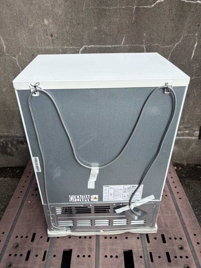 未使用品 アイリスオーヤマ IRSN-7A-W 冷蔵庫 右開き 66L