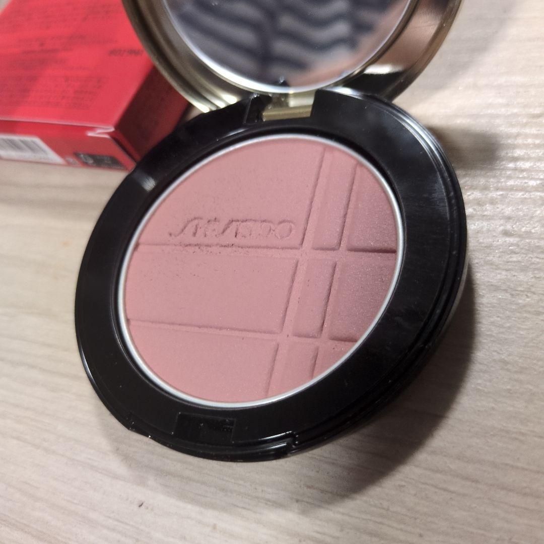 【新品同様】SHISEIDO　カラー＋グロウエンハンサー　06