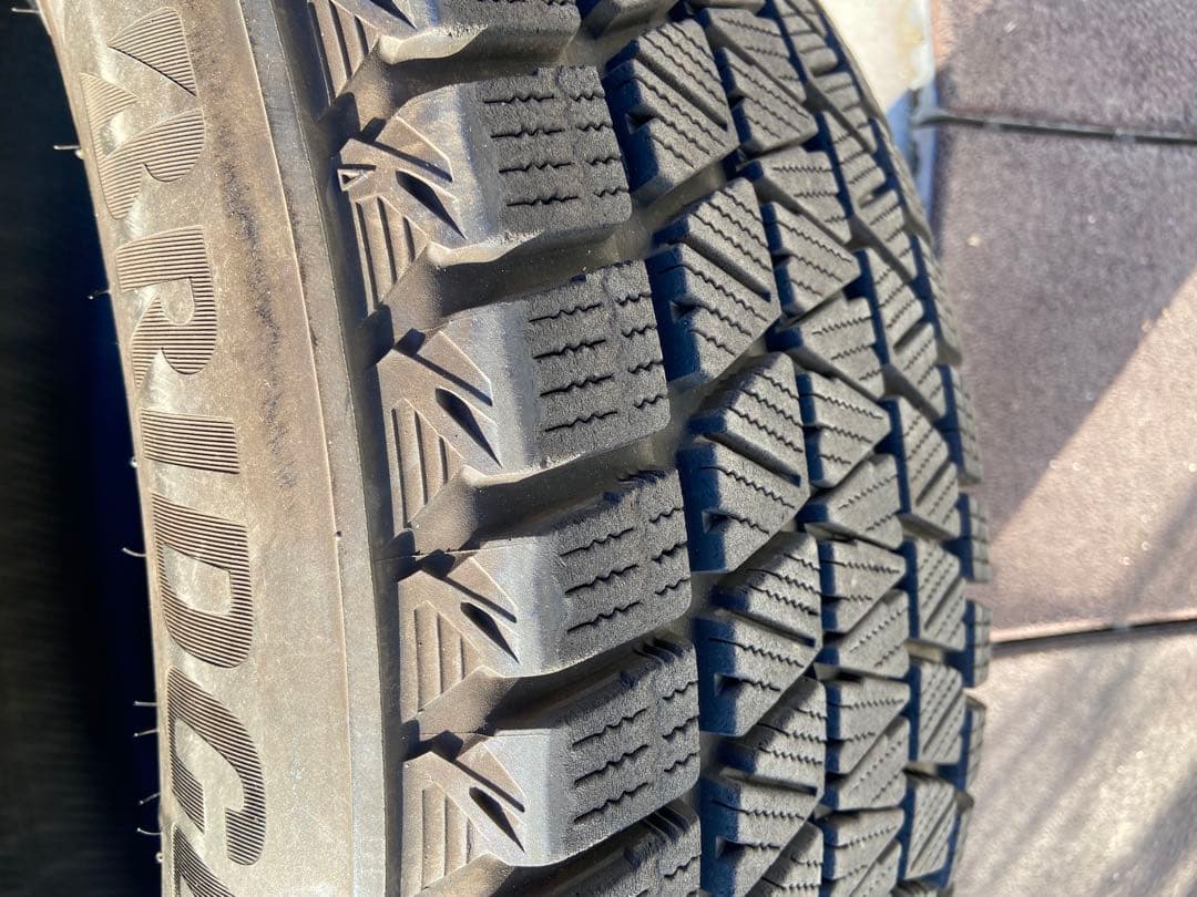 Bridgestone DM-V3 スタッドレスタイヤ 23560R18