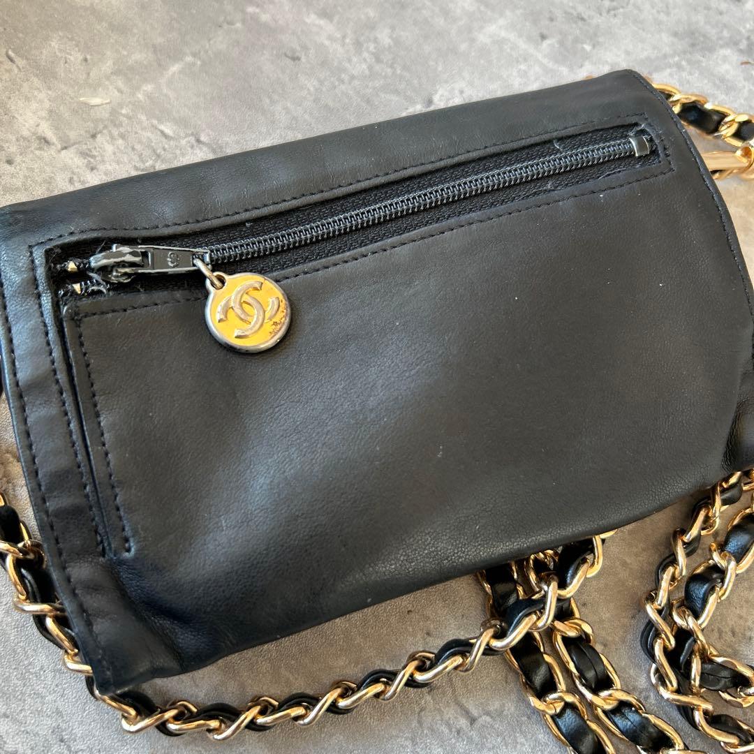 CHANEL 　デカココ　ラムスキン　二つ折り財布　斜め掛け