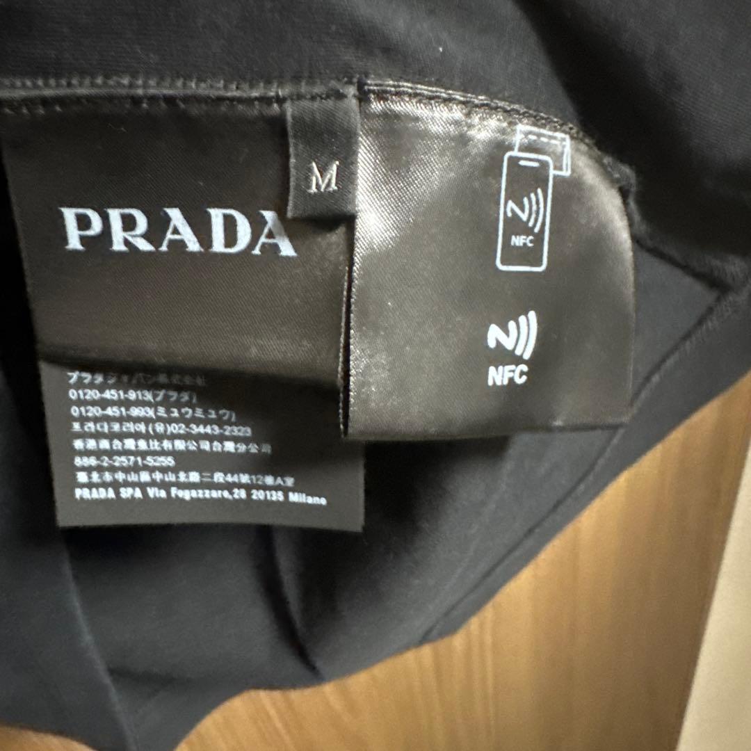 プラダ　Tシャツ　ブラックＭ