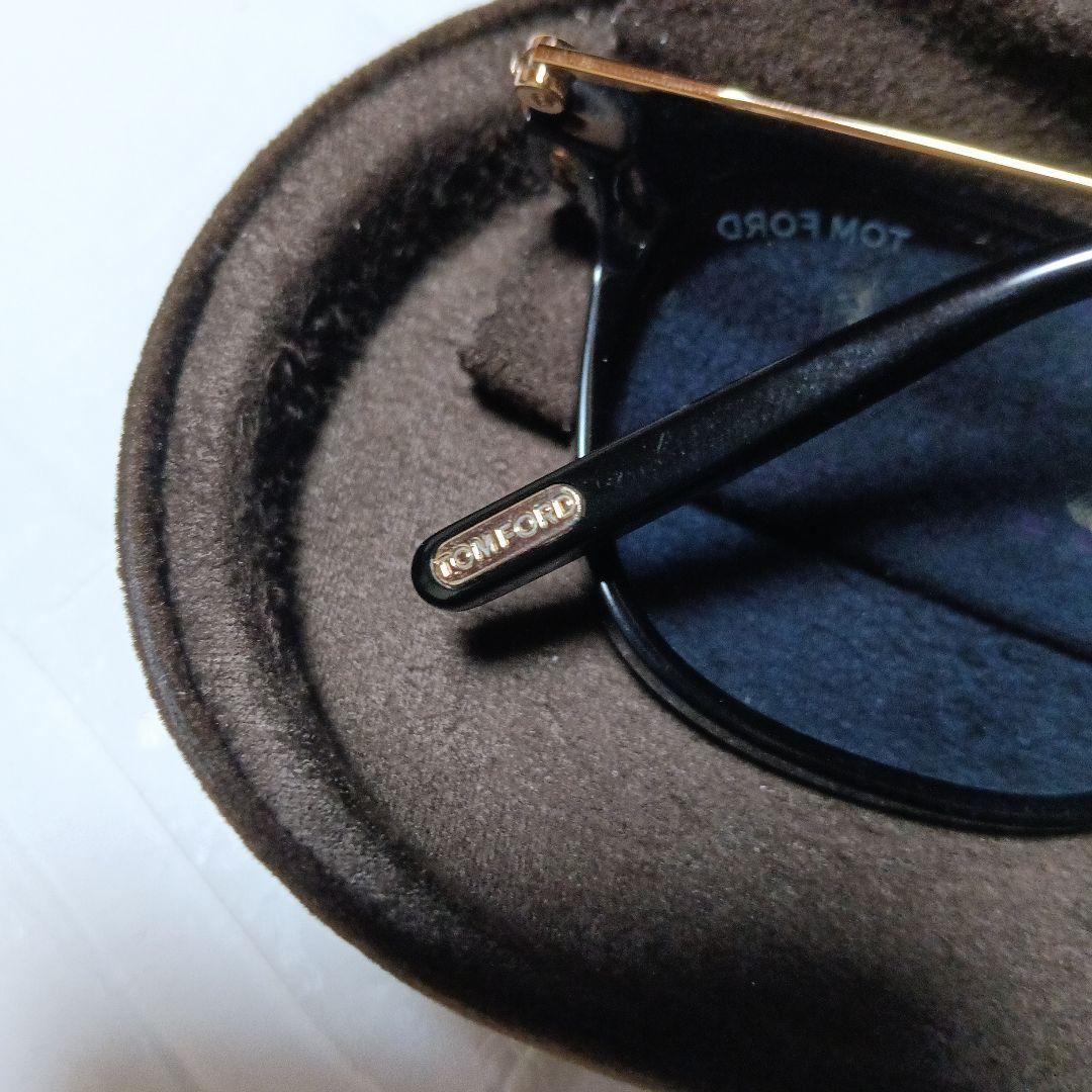 TOM FORD サングラス　TF672 01v