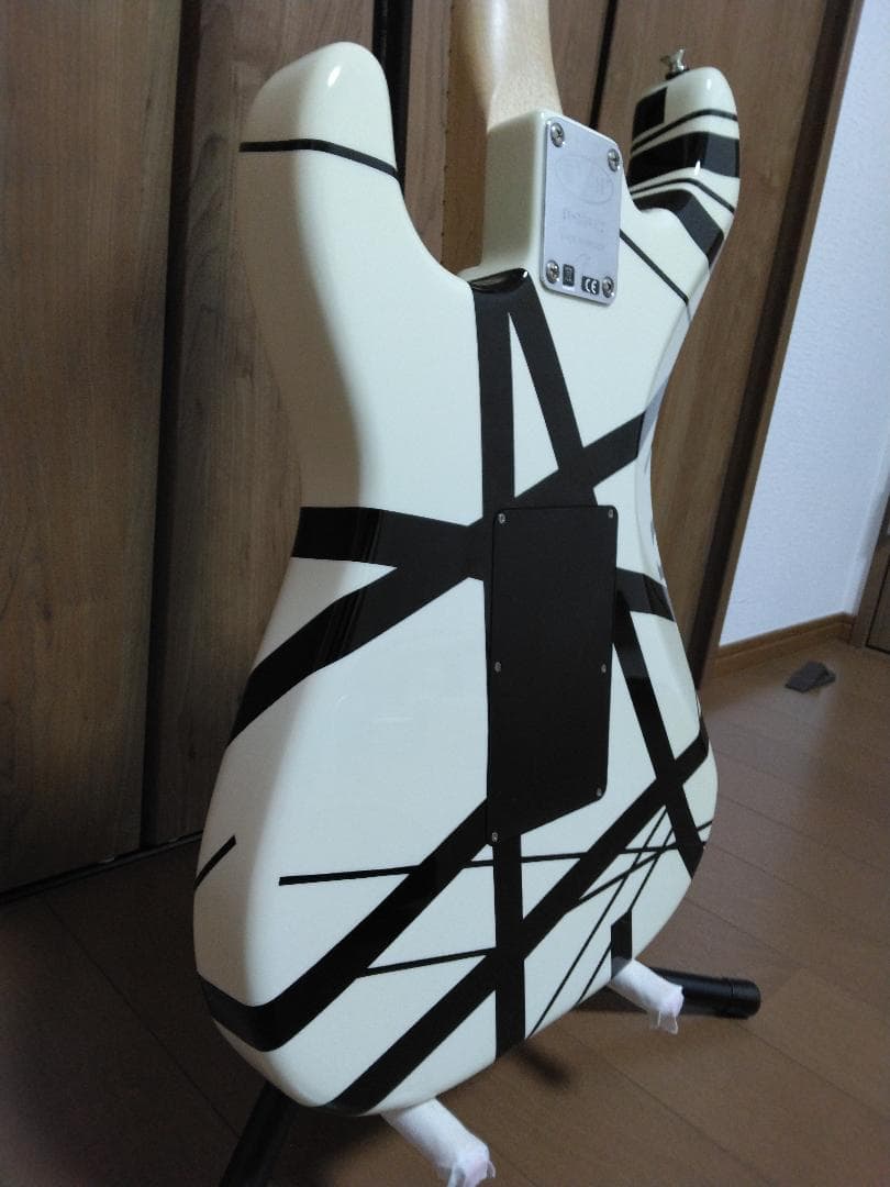 tatsu.tk.kamata　EVH Striped 白黒（ギターのみ）
