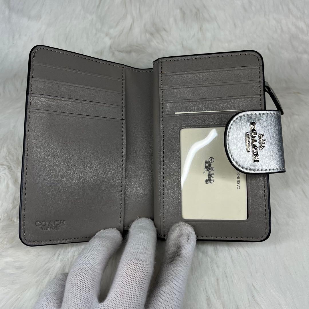 【新品】COACH シルバー キルティング 二つ折り