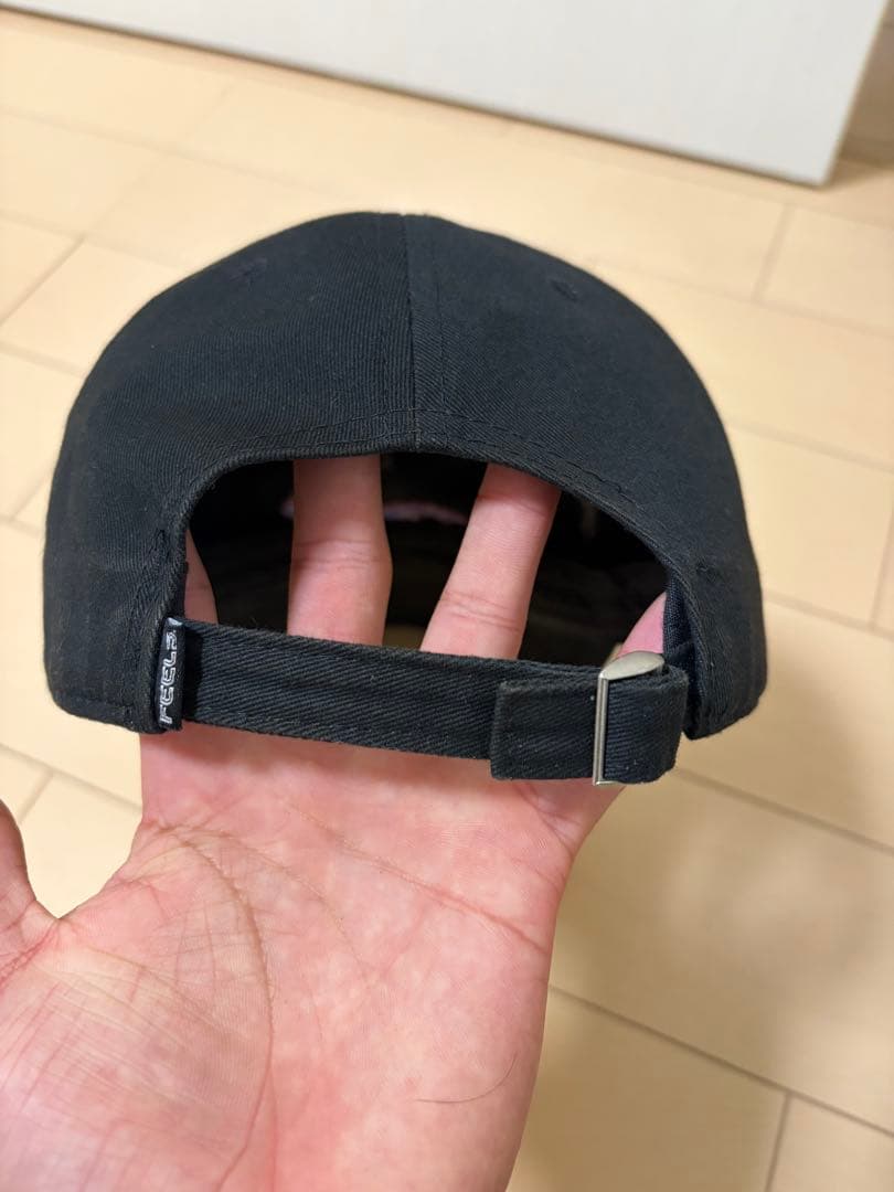 上杉柊平　FEELS LOGO CAP 黒　キャップ　keiju着用