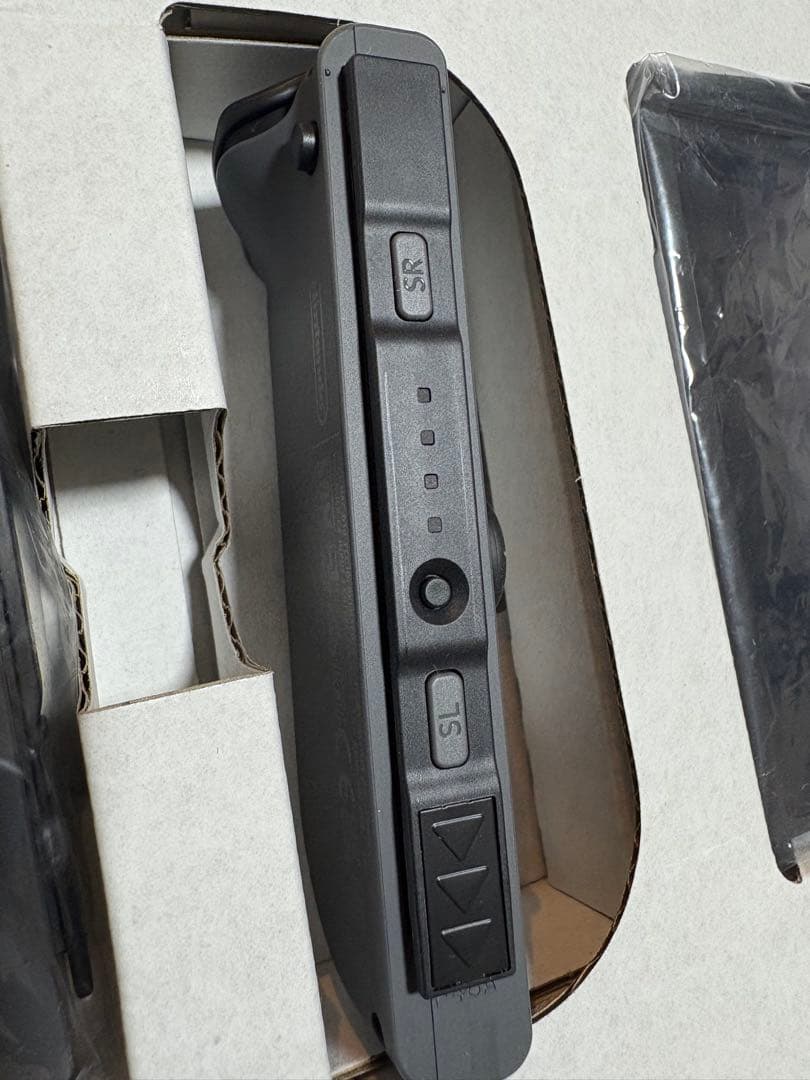 新品　任天堂Switch 本体　ジョイコン付　グレー