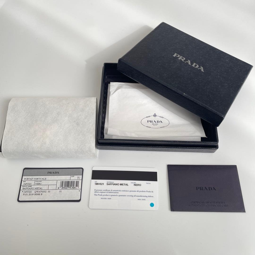 【未使用級】プラダ 二つ折り財布 サフィアーノレザー 1MV021 黒