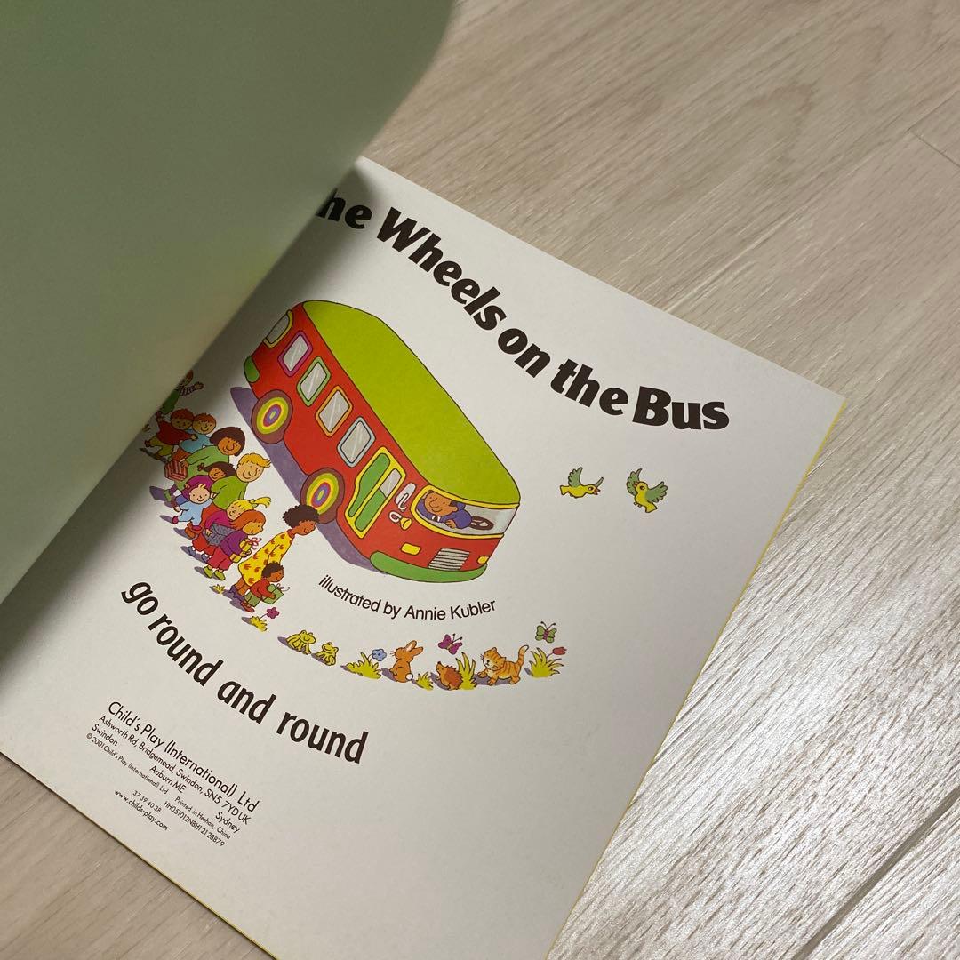 503 The wheels on the bus穴開き仕掛け音声絵本