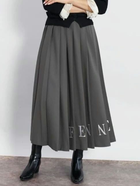 ☆新品、タグ付き☆ FENNEL 刺繍ロゴプリーツスカート ヤマダヤ