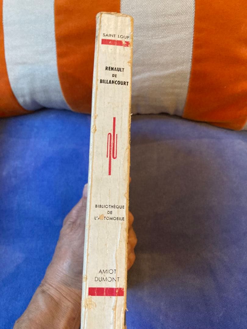 Renault de Billancourt 歴史と自動車の進化を詳述した書籍