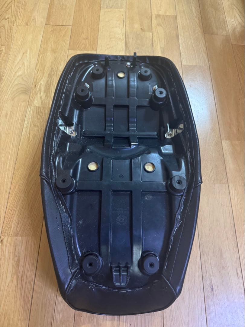 カワサキ　バイク　z900rsシート