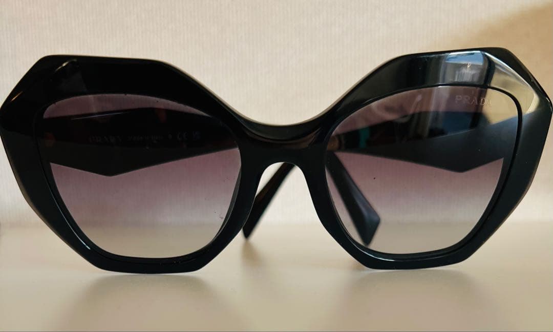 O*E様 販売！ PRADA サングラス ブラック