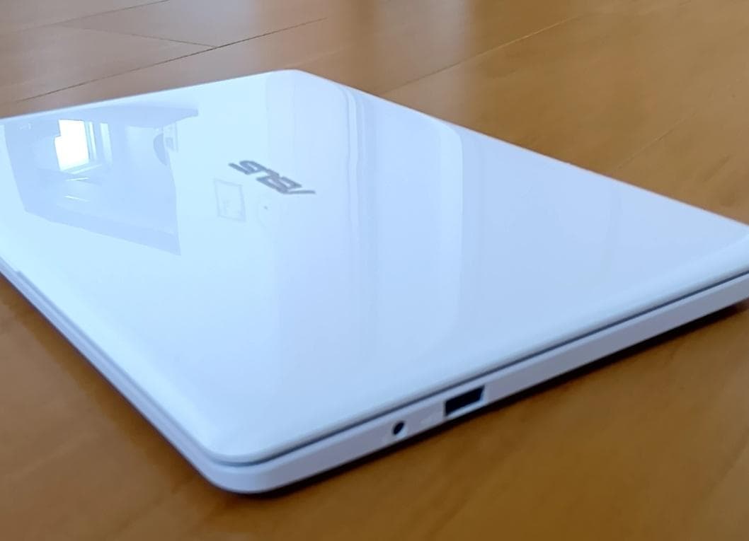 【動作品】ノートパソコン ASUS E203NA（ChromeOS付)