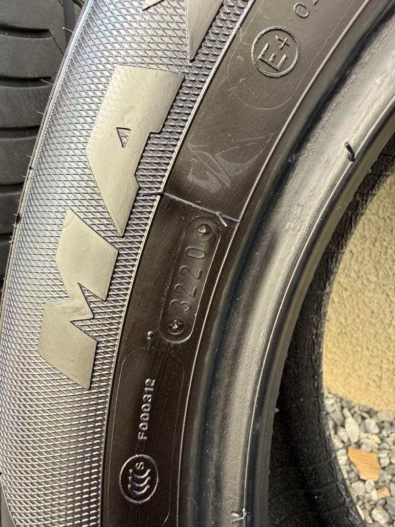 Maximus 215/60R17 タイヤ 4本セット