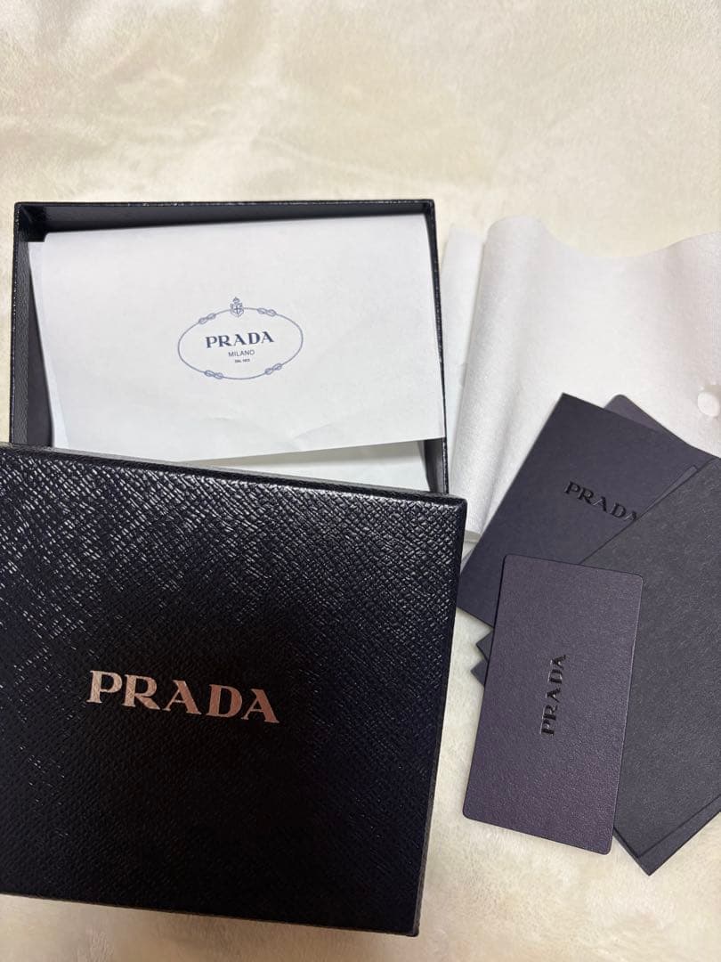 PRADA ピンク 三つ折り財布