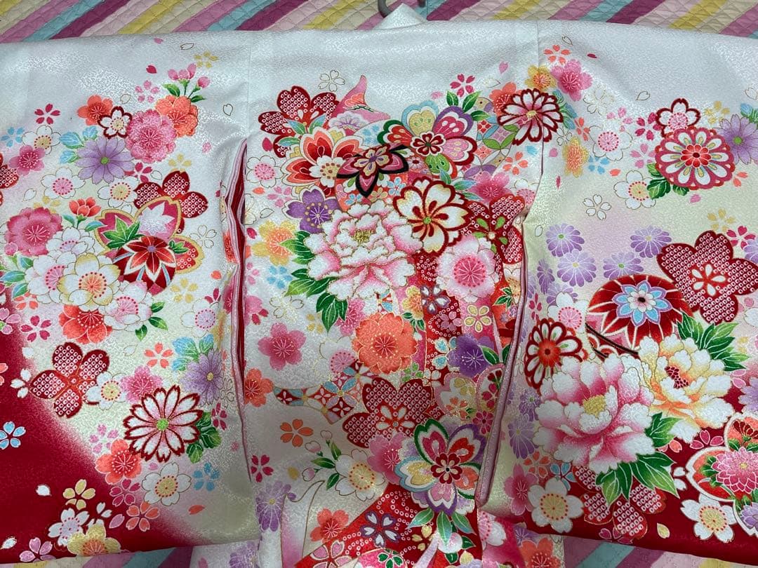 お宮参り 女の子用産着 赤と白 花柄着物